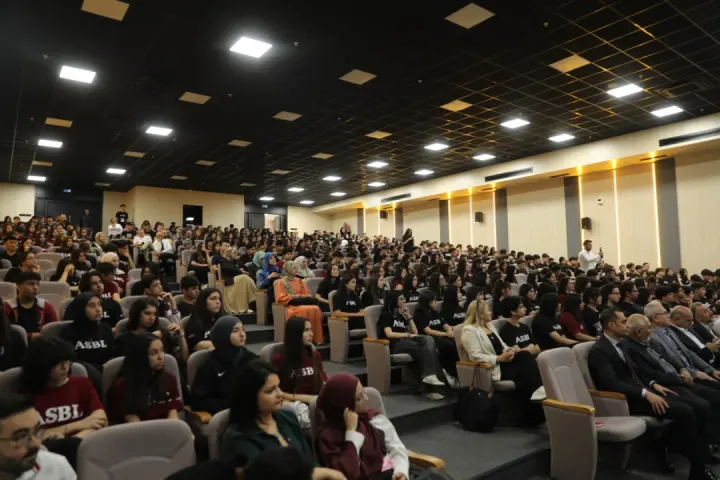 Çukurova Üniversitesi’nde Görkemli Panel: “Avrupa ve İslam” Masaya Yatırıldı!
