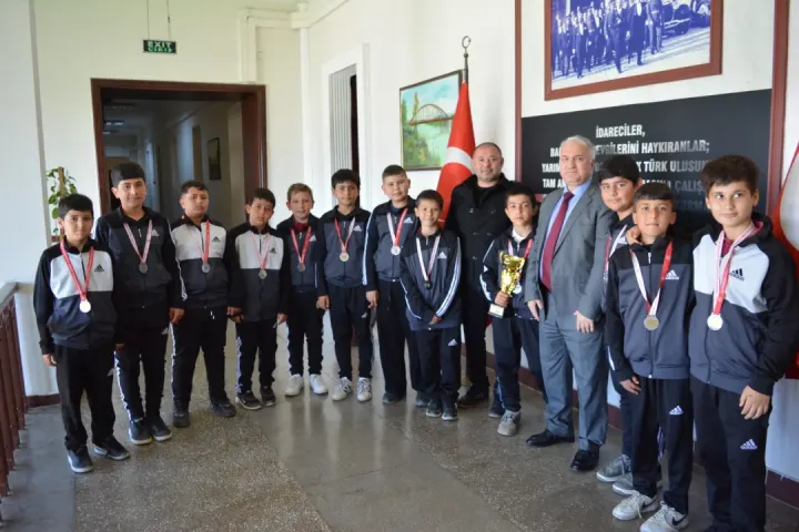Ceyhan’ın "Hokey Yıldızları" Kaymakam Kurtyemez’in Misafiri Oldu