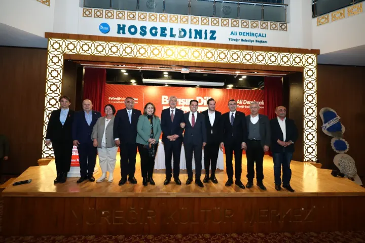 Yüreğir’de “Barışın Dili Hukuk ve Demokrasi Olmalı” Konferansı