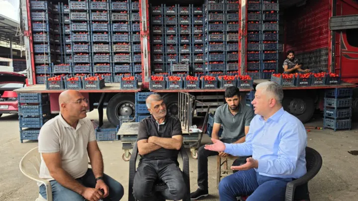 Sadullah Kısacık Yüreğir Hali’nde Esnaf ve Çiftçiyle Buluştu: "Tarım Biterse Türkiye Biter!"