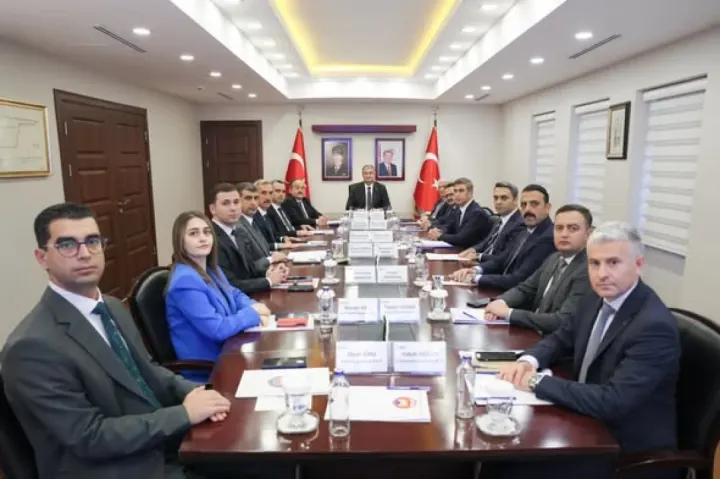 Adana Valisi Mustafa Yavuz Başkanlığında Kaymakamlarla Kritik Değerlendirme Toplantısı