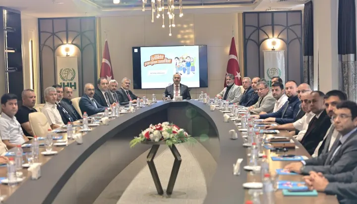 Adana’da “İyilikte Yarışan Sınıflar” Projesi Tanıtıldı: Yetim Çocuklar İçin Umut Dolu Adımlar