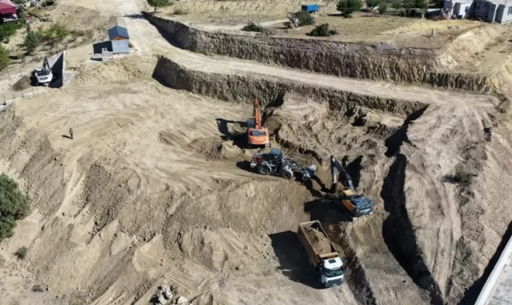 Pozantı’da "Üretken Belediyecilik" Rüzgârı: Kamışlı Kültür Merkezi Projesi Hızla Yükseliyor!