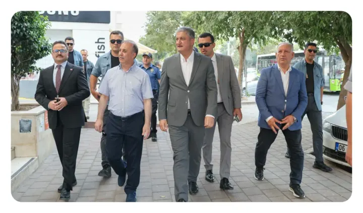 Vali Mustafa Yavuz Adana Esnafıyla Buluştu: Bülent Angın Bulvarı’nda Sıcak Ziyaret!