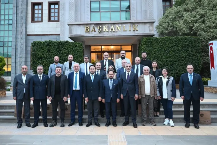 Sarıçam’da Medya Çıkartması: RATEM Heyeti Başkan Bilal Uludağ’ı Ziyaret Etti!