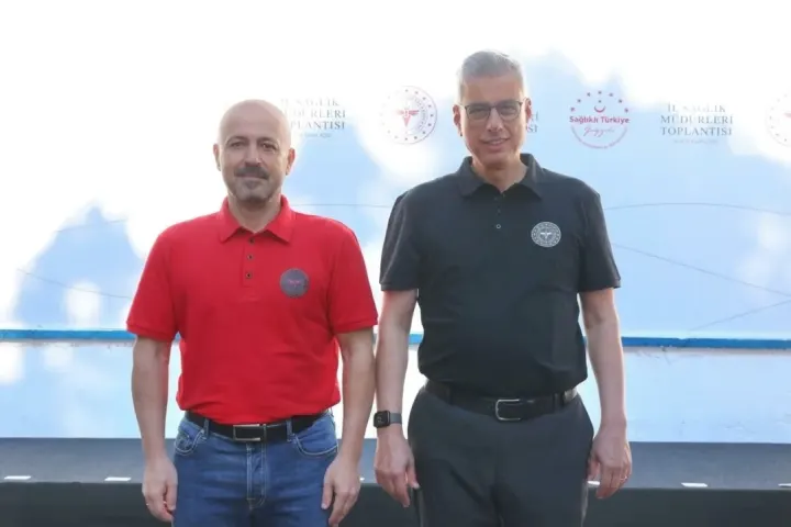 Adana Sağlığı İzmir Urla’da Masaya Yatırıldı! Dr. Halil Nacar Bakan Memişoğlu ile Buluştu