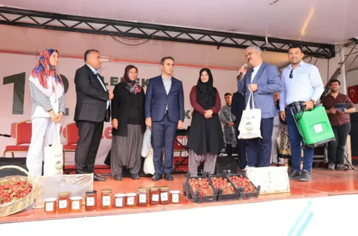 Karakışlakçı’da Tatlı Heyecan: 12. Çilek ve Bal Festivali Coşkuyla Gerçekleştirildi