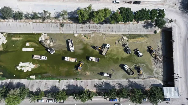 ASKİ’den Sarıçam Deresi’nde Dev Temizlik Hamlesi: 50 Kişilik Ekip ve 25 İş Makinesi Sahada!