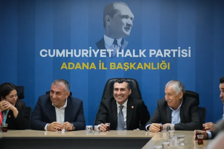CHP Adana’da "Yağmur" Bile Engel Olamadı: Bayramlaşmada İzdiham!