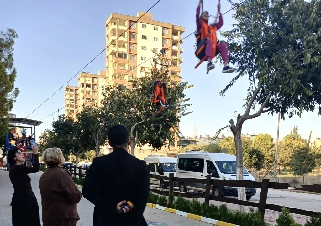 MHP Adana Teşkilatından Anlamlı Etkinlik: Devlet Korumasındaki Çocuklar Macera Park'ta Buluştu