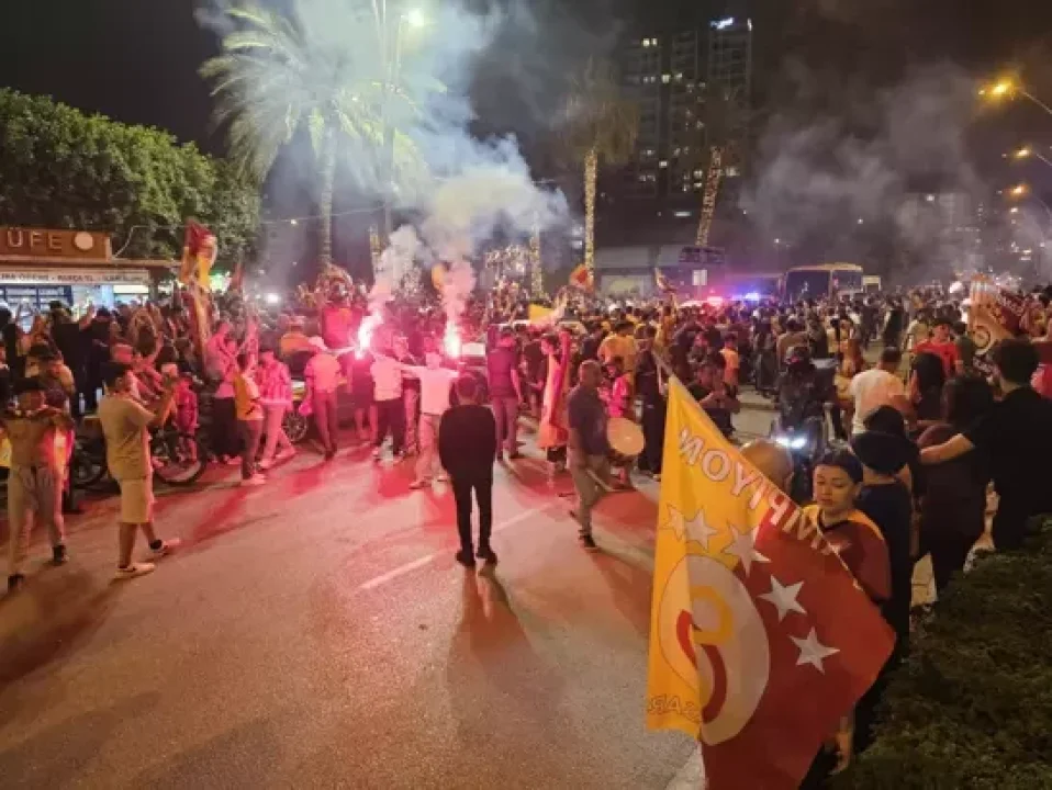 Adana’da Galatasaray’ın Şampiyonluk Kutlamalarında Olaylar Çıktı