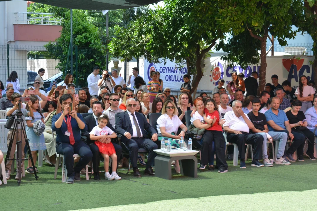 Ceyhan’da 19 Mayıs Coşkusu Cumhuriyet Meydanı’nı Sardı