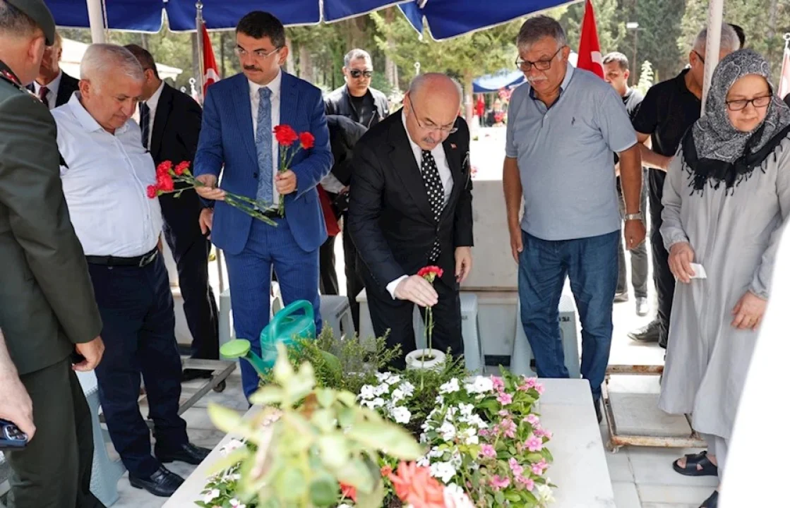 15 Temmuz Şehitleri Kabirleri Başında Dualarla Anıldı