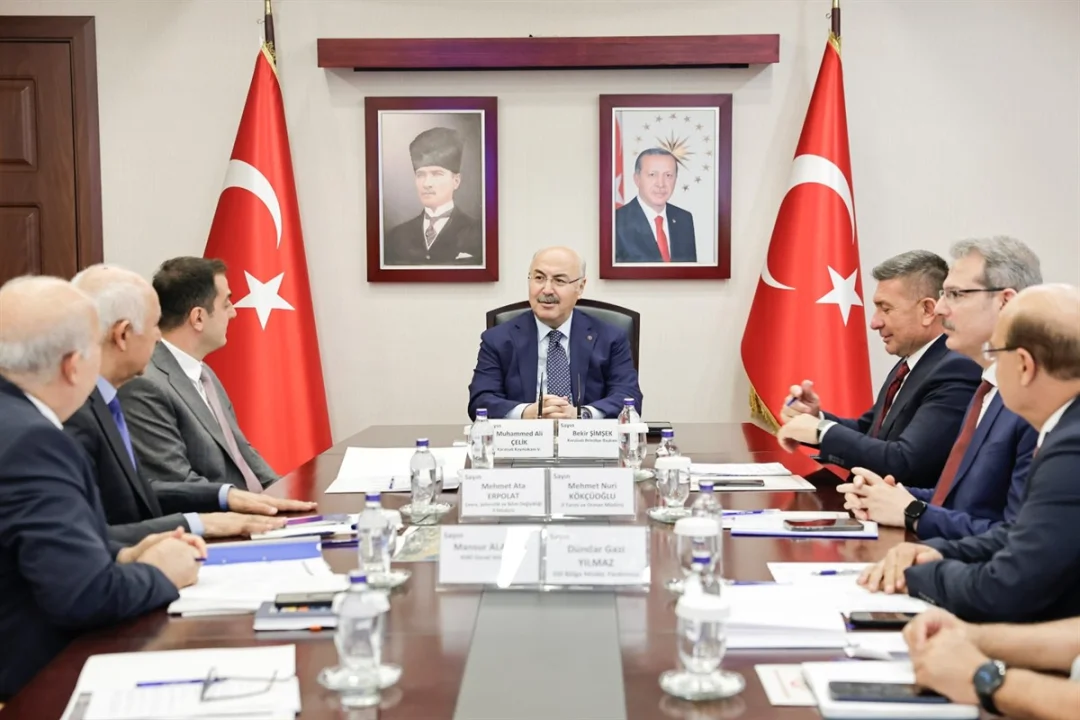 Karaisalı’da Tavuk Çiftlikleriyle İlgili Kritik Toplantı: Yeni Kısıtlamalar Yolda