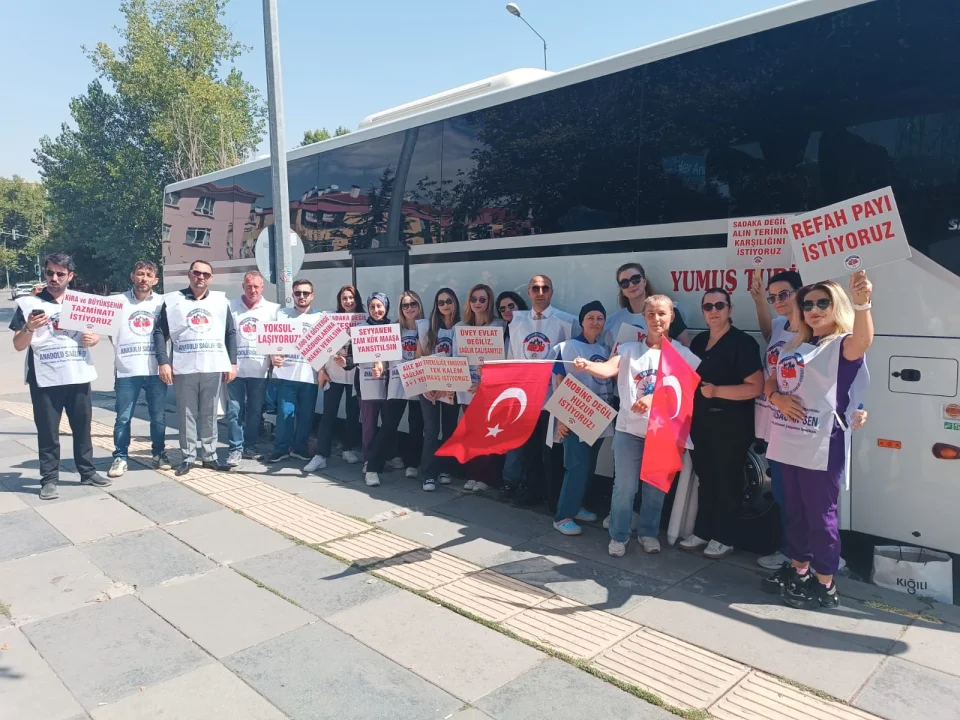 Memur ve Emeklilerden 1 Günlük İş Bırakma Eylemi: “İnsanca Yaşayacak Maaş İstiyoruz”