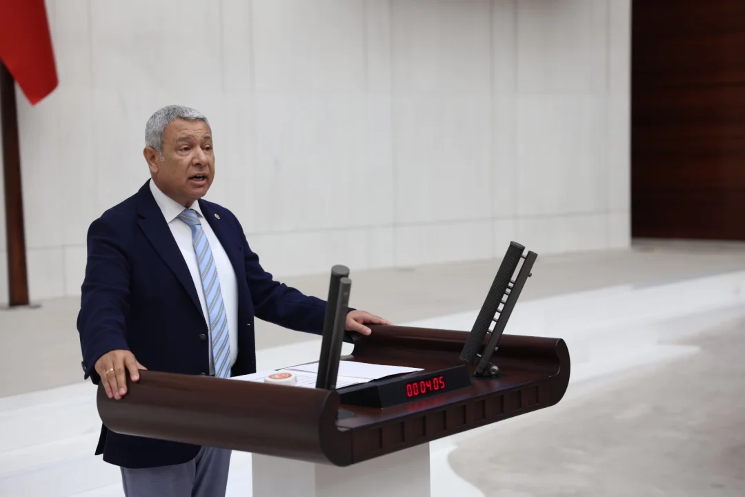 Orhan Sümer: “Adana – Mersin Tren Seferleri 2026’ya Yetişmeyecek Gibi Görünüyor”
