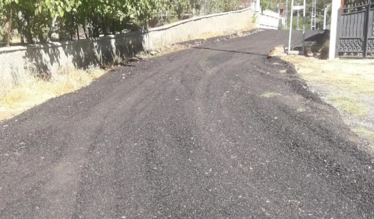 Pozantı Belediyesi’nden Yol Çalışmaları: Yenikonacık Mahallesi’nde Çalışmalar Sürüyor