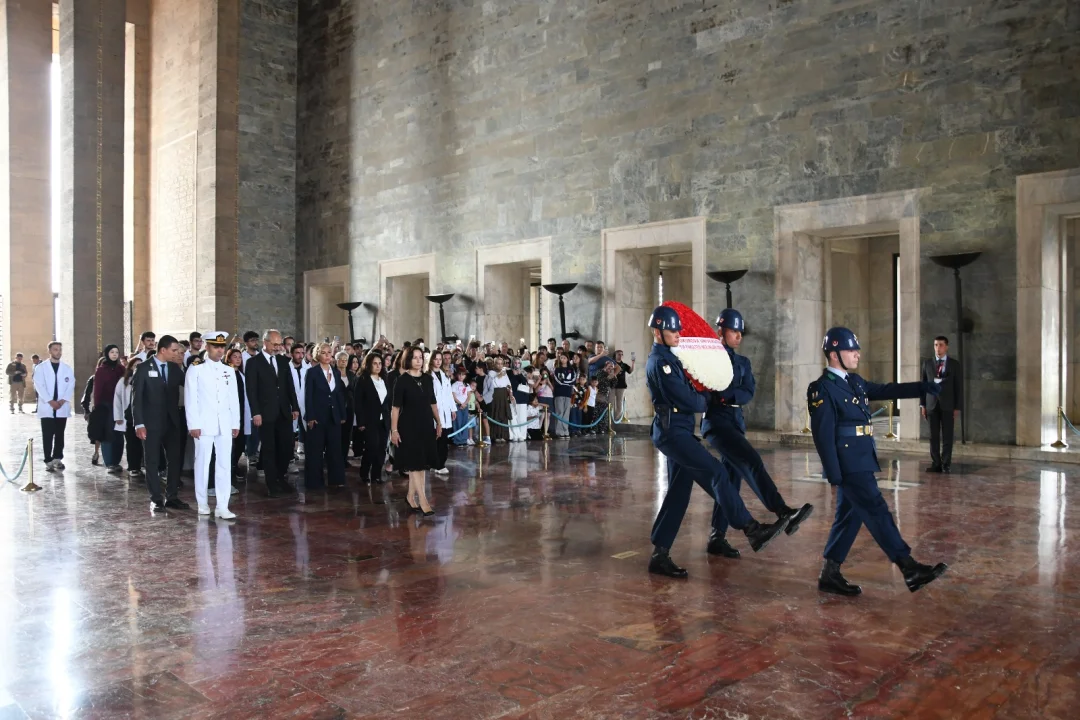ÇukurovaÜniversitesiTıpFakültesiMezunlarıAnıtkabir’de