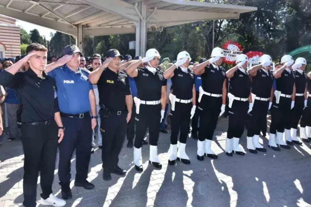 Adana’da Görevli Polis Memuru Kalbine Yenik Düştü