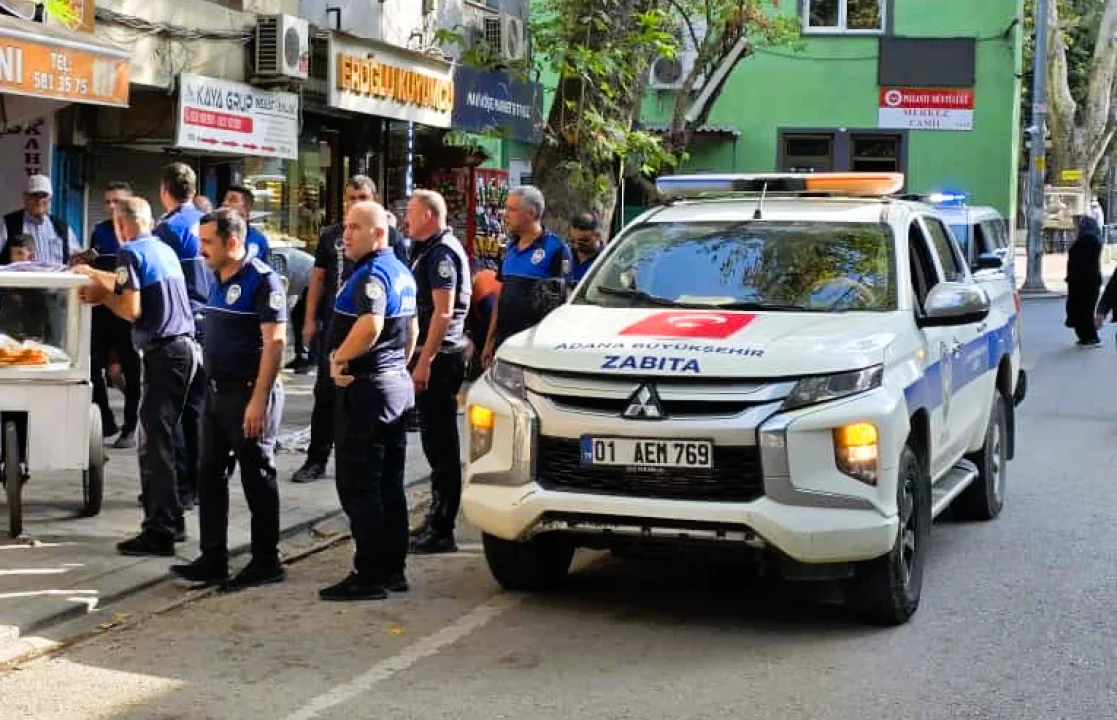 Adana Büyükşehir Belediyesi’nden Pozantı’da Kaldırım İşgali Denetimi 