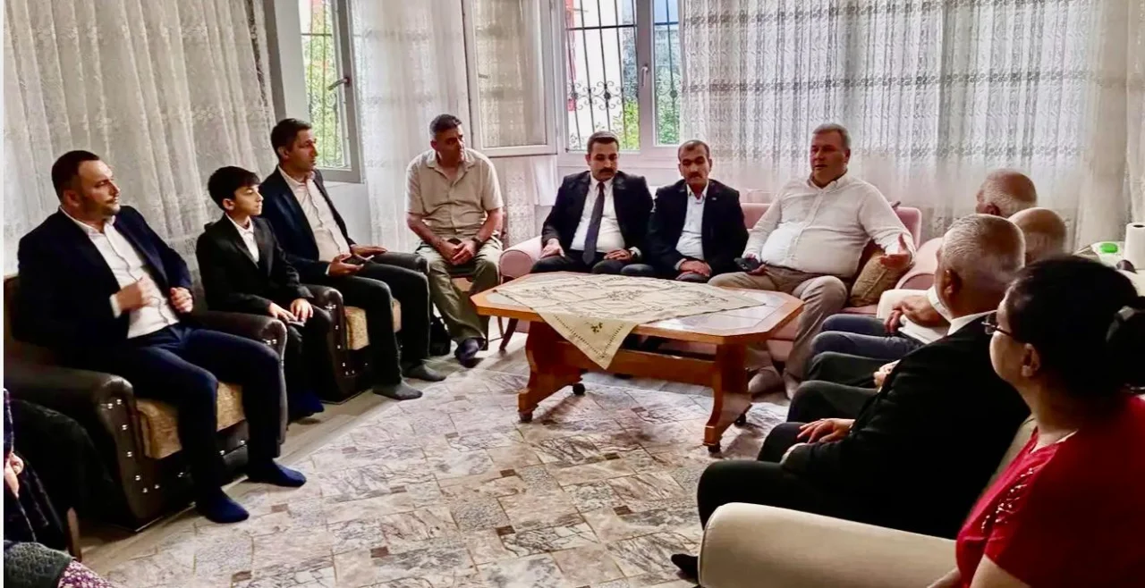 MHP Adana “Hayırlı Günler Komşum” ile gönül kapılarını aralıyor