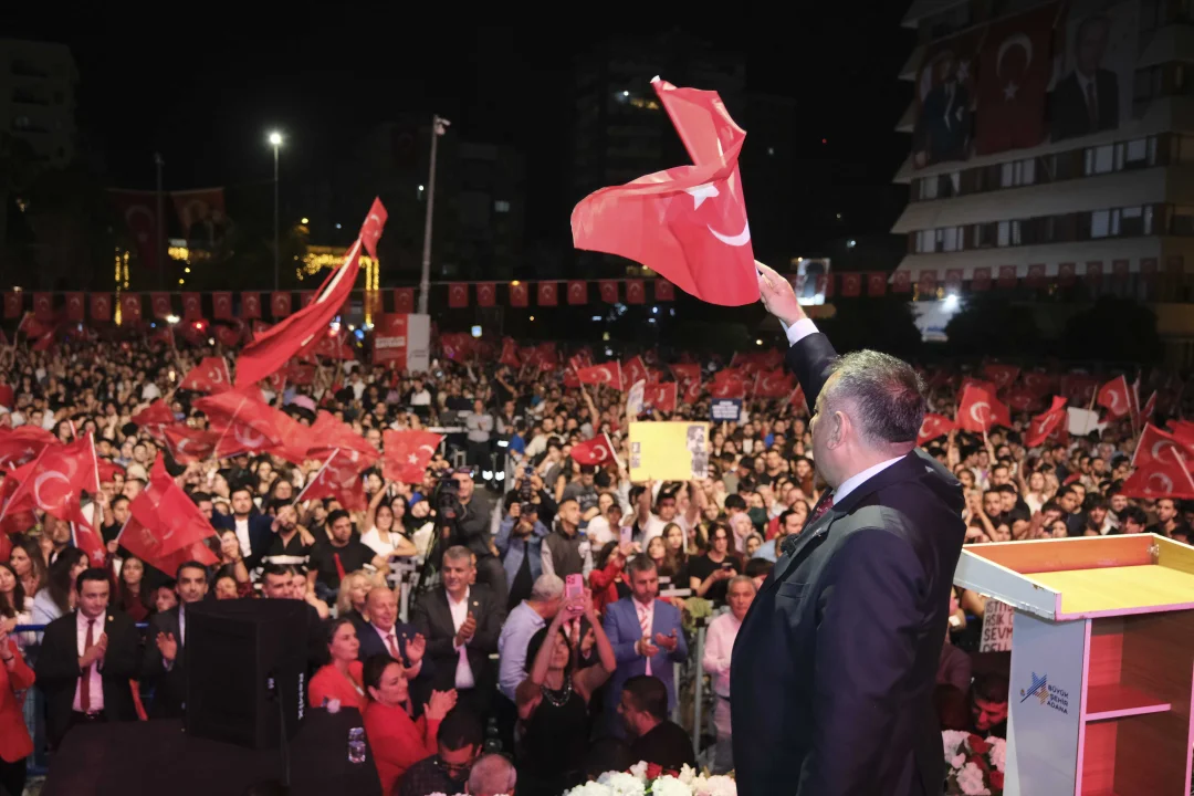 Adana’da Cumhuriyet Coşkusu Bulvarlara Sığmadı!