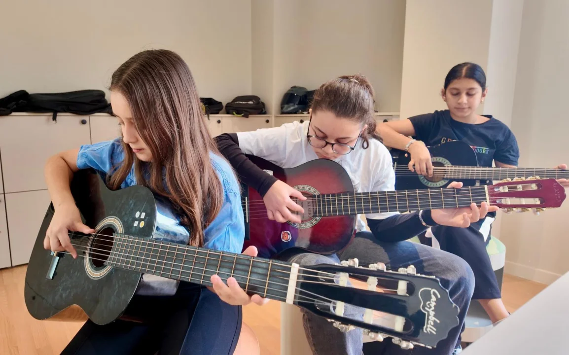 Sarıçam’da Saz ve Gitar Kursları Başladı