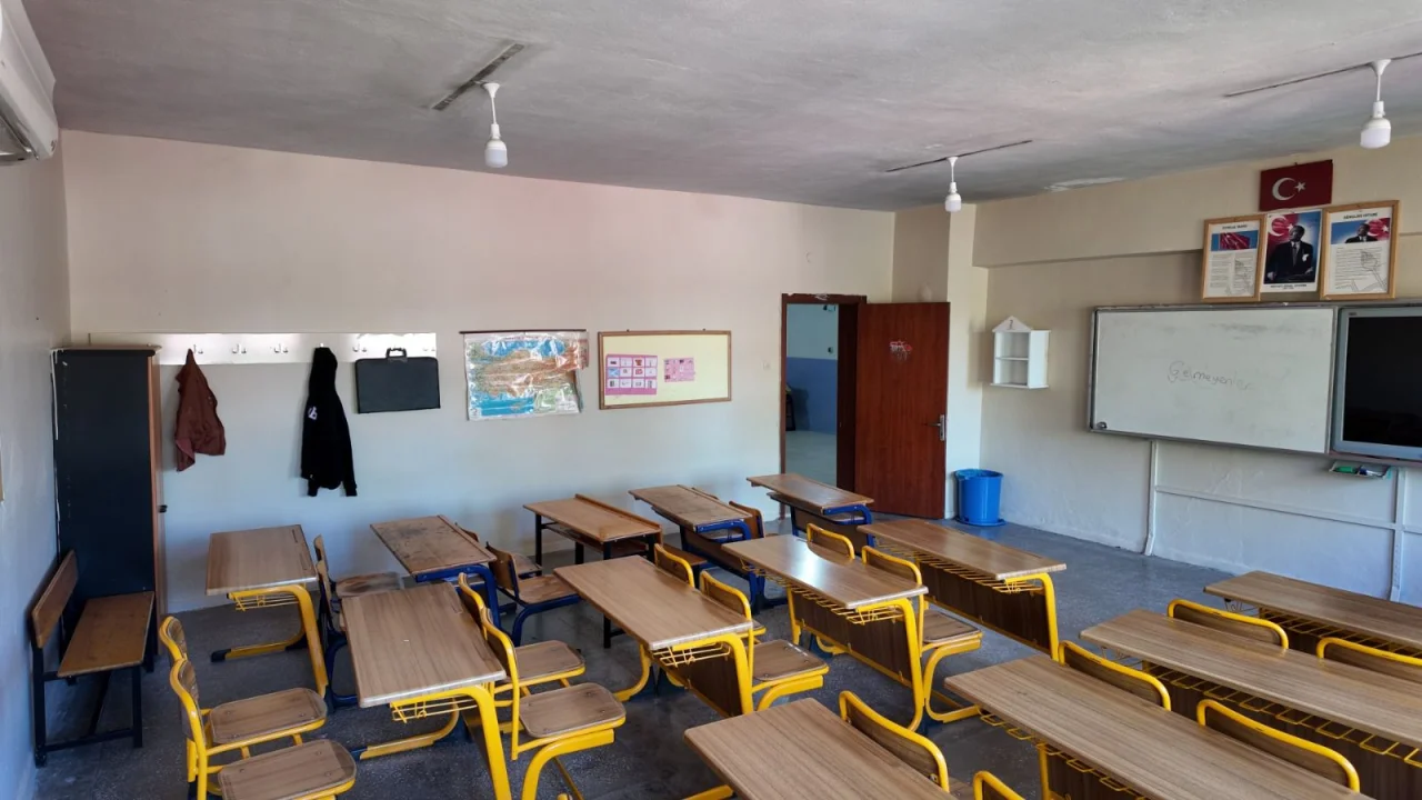 Sarıçam Belediyesi’nden Eğitime Destek: Okulların Fiziki Şartları Güçlendiriliyor