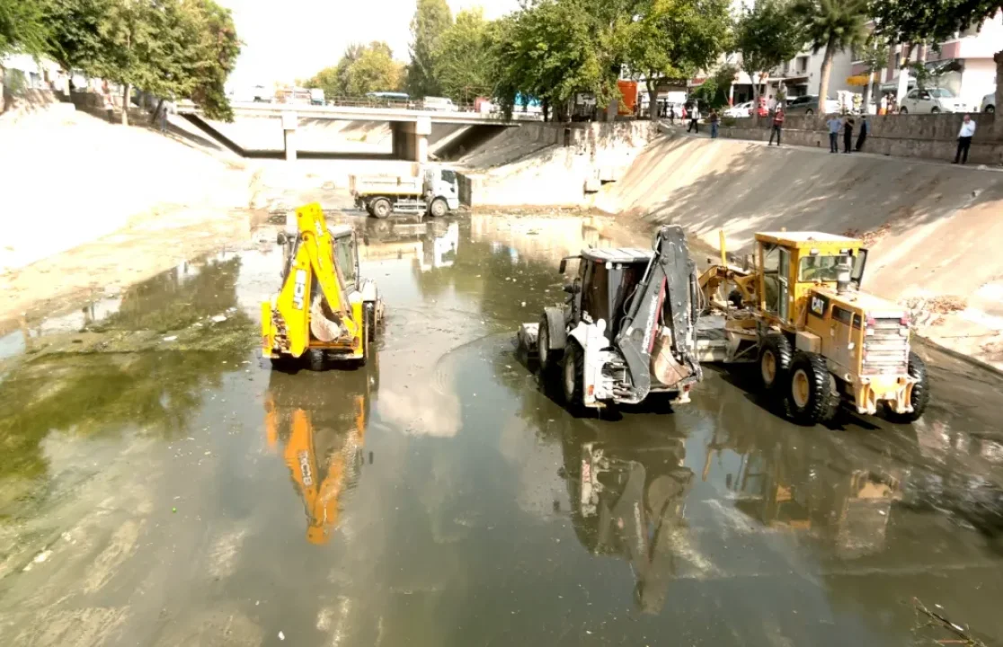 Sarıçam Deresi Temizlendi: Su Akışı Rahatladı, Kötü Koku Önlemdi
