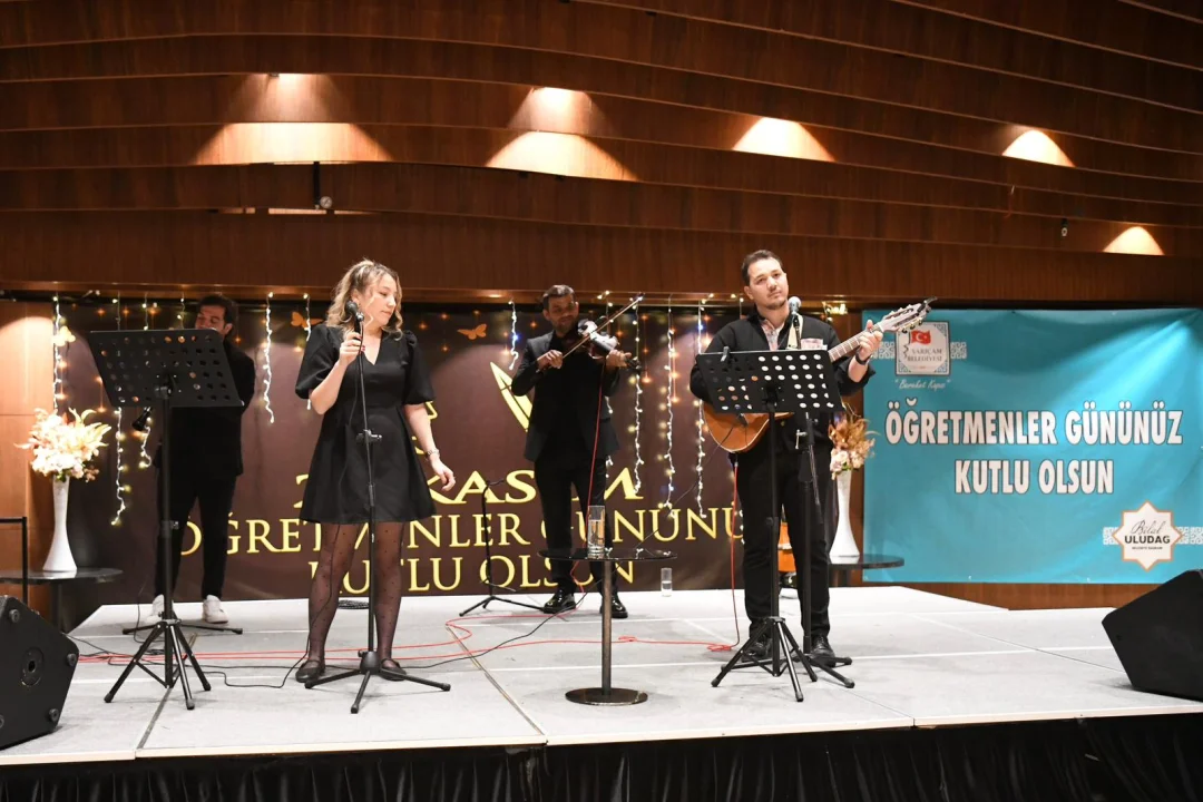 SARIÇAM BELEDİYESİ’NDEN ÖĞRETMENLER GÜNÜ’NDE ANLAMLI PROGRAM