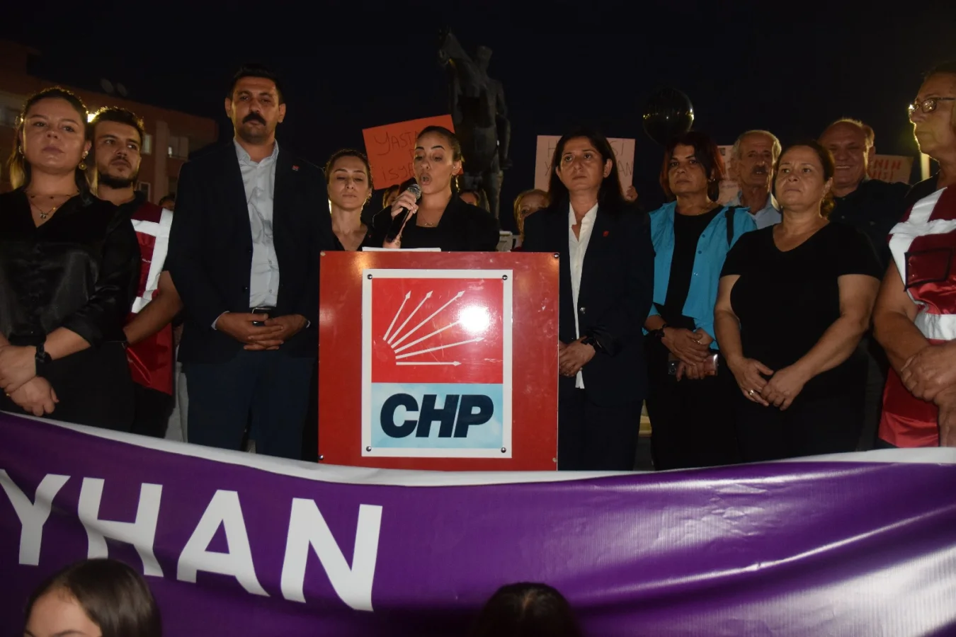 Ceyhan CHP İlçe Kadın Kollarından Basın açıklaması