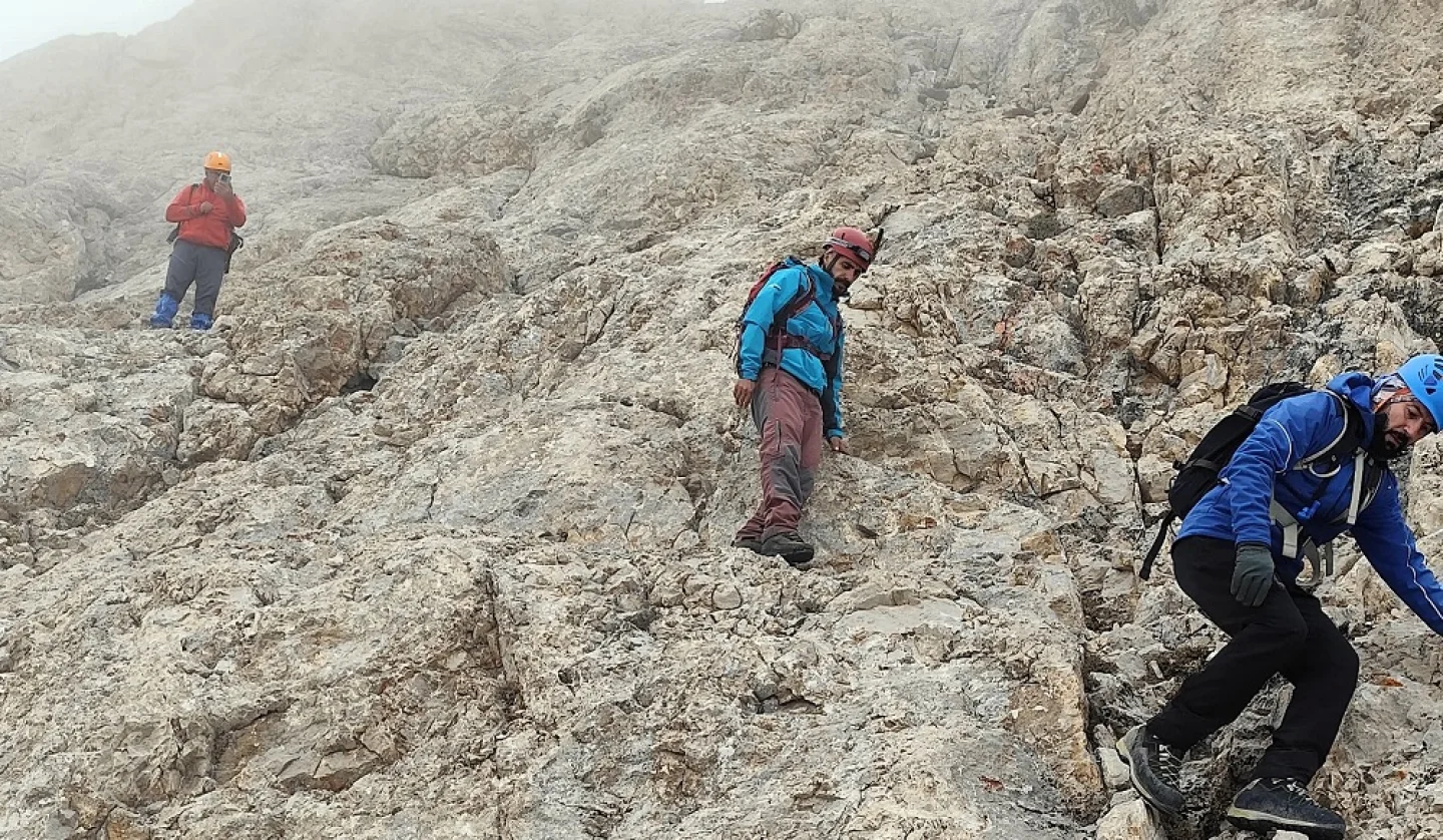 Cesur Tayboğa ve Ekibi Aladağlar’ın tehlikeli zirvesine çıktı