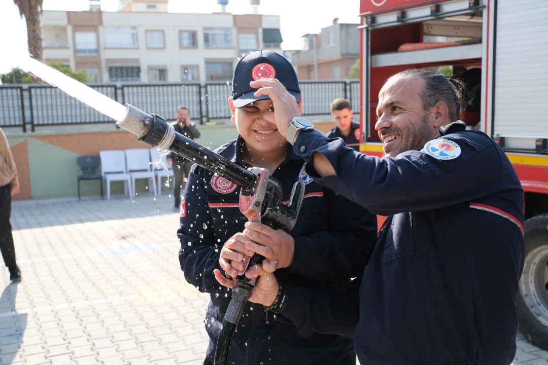 Özel Gereksinimli Ahmet Bir Günlüğüne İtfaiye Eri Oldu