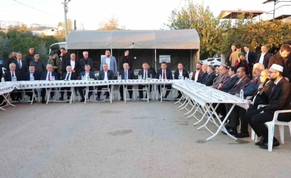 Bakan Ali Yerlikaya’dan Kozan’da Taziye Ziyareti