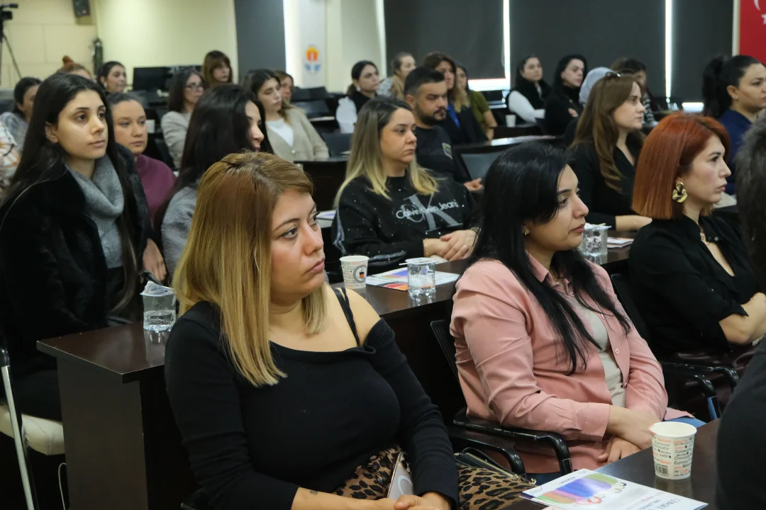 Büyükşehir’den Velilere Dijital Şiddet ve Güvenli Teknoloji Kullanımı Eğitimi