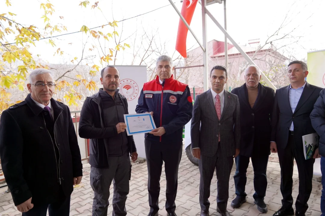 Kırsal Dezavantajlı Alanlar Kalkınma Projesi Kapsamında Pozantı’da Üreticilere Makine Ekipman Dağıtımı Yapıldı