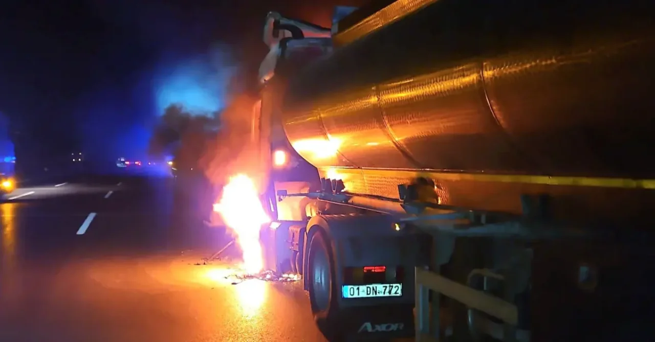 POZANTI–TARSUS OTOYOLUNDA TANKER YANGINI: ALEVLER ORMANA SIÇRADI