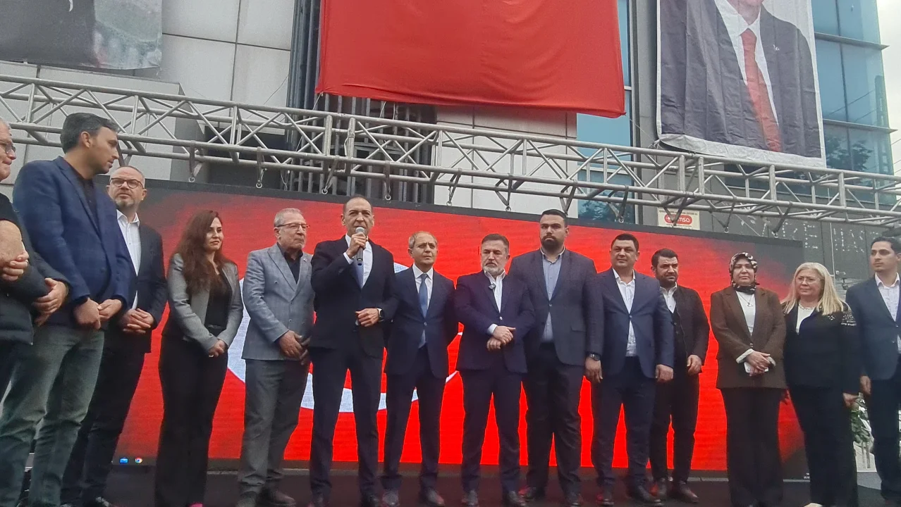 AK Parti Ceyhan’da Yeni Dönem: Av. Bülent Demirel Görevi Devraldı