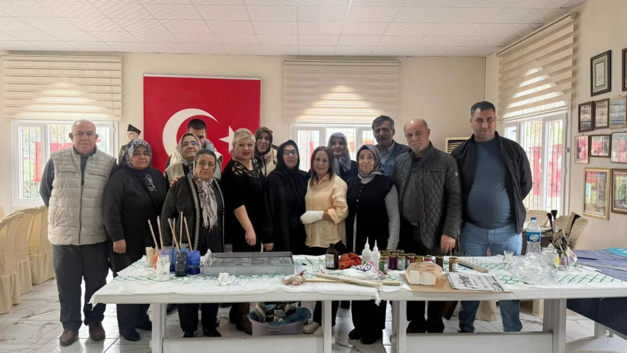 Şehit Yakınları ve Gaziler Ebru Sanatıyla Hayata Dokunuyor