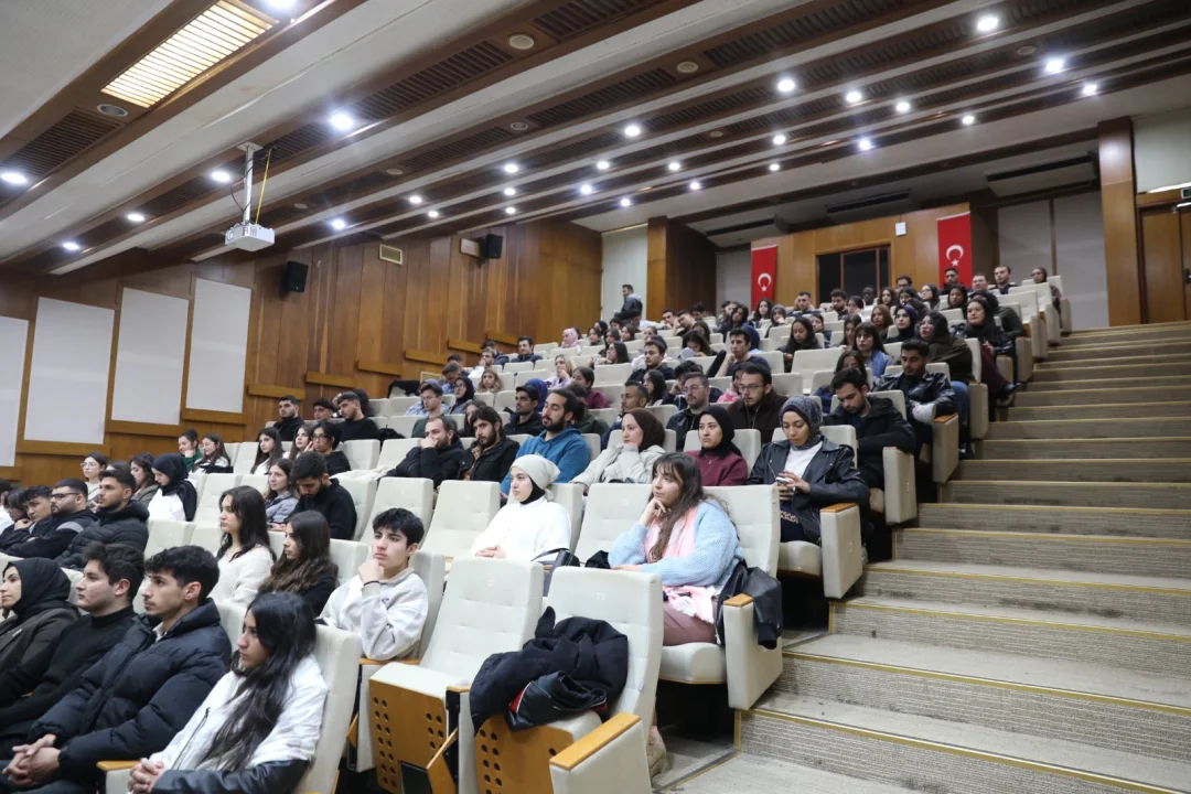 Çukurova Üniversitesi–Emlak Konut GYO İş Birliğiyle Yetenek Kazanımı ve Mesleki Gelişim Projesi Tanıtıldı