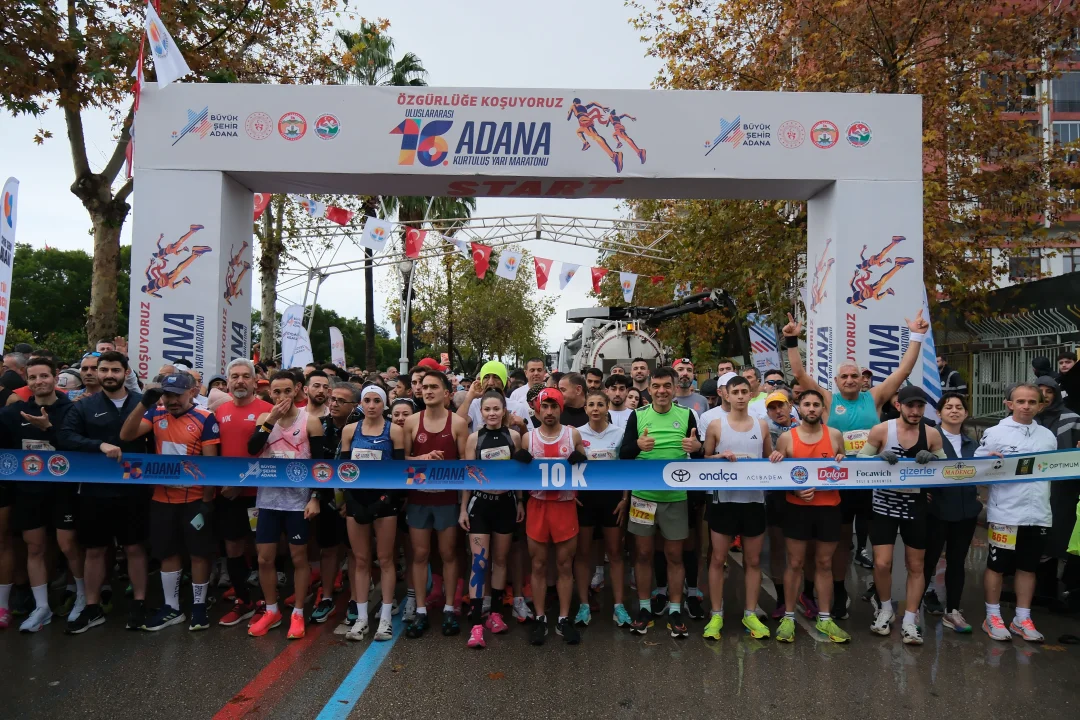 16. Uluslararası Adana Kurtuluş Yarı Maratonu koşuldu