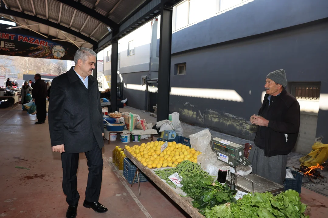Başkan Ali Avan, Pozantı Cuma Pazarı’nda Esnaf ve Vatandaşlarla Buluştu