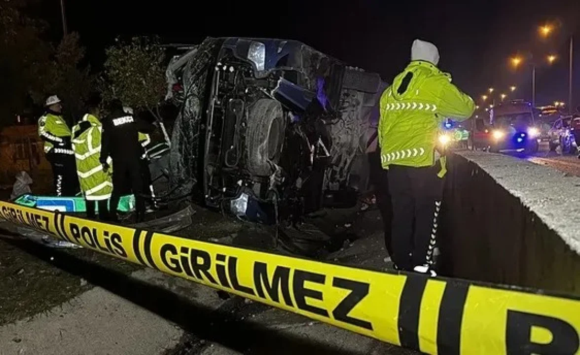 Adana Otoyolunda Korkutan Kaza: Yolcu Otobüsü Devrildi  Hatay–Konya Seferindeki Otobüs Adana’da Kaza Yaptı: 8 Yaralı  Sarıçam’da Yolcu Otobüsü Beton Bariyere Çarptı  Adana’da Otobüs Kazası: Otoyolda Panik Anları  Kontrolden Çıkan Yolcu Otobüsü Devrildi