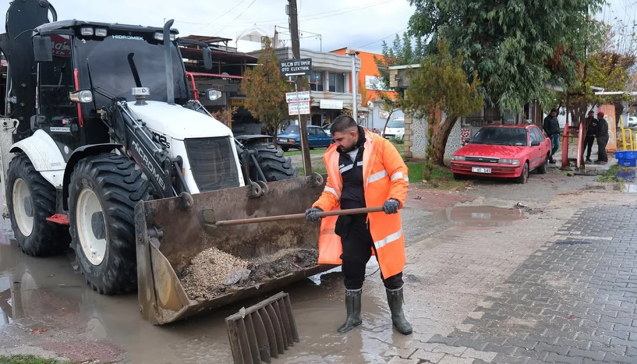 Ceyhan Belediyesi Yağış Alarmında: Ekipler Sahada, Tedbirler Artırıldı