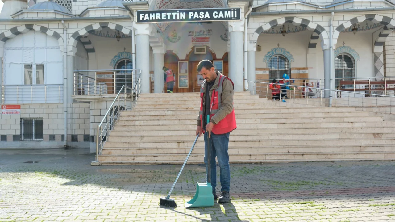 Ceyhan Belediyesi’nden Ramazan Öncesi Camilerde Kapsamlı Temizlik