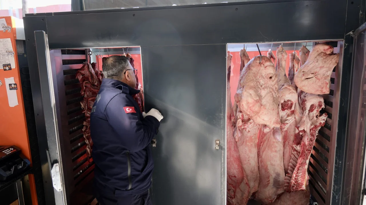 Ceyhan’da Kasaplara Sıkı Denetim: Hijyen ve Fiyat Şeffaflığı Ön Planda!