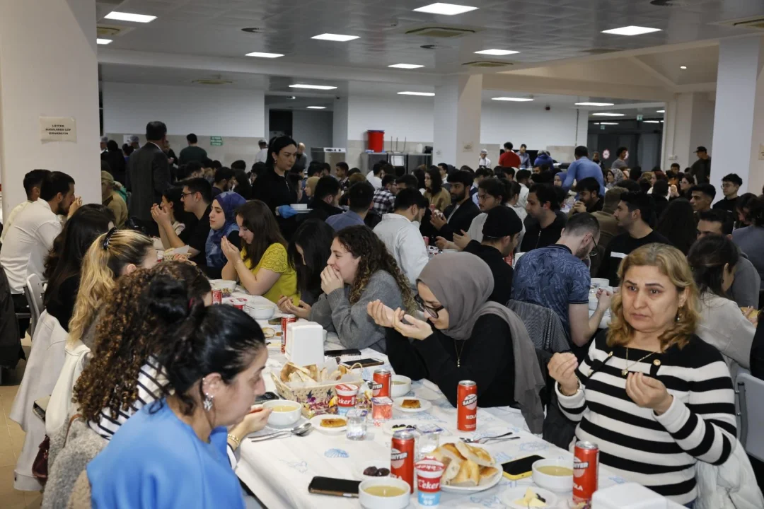 Kampüste İftar Bereketi: AK Parti İl Başkanı Tamer Dağlı ATÜ Öğrencileriyle Buluştu!