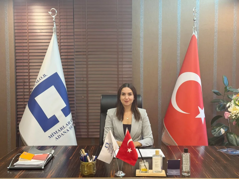 TMMOB Mimarlar Odası Adana Şube Başkanı Canan Aksu, afet riskinin azaltılmasında mimarlık disiplininin önemine dikkat çekti