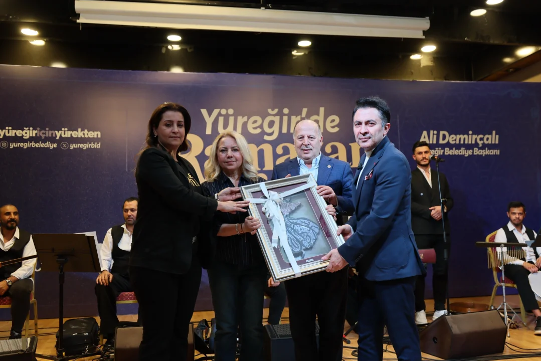 Abdurrahman Önül Yüreğir’de Gönüllere Dokundu: AKM’de Unutulmaz Ramazan Akşamı!