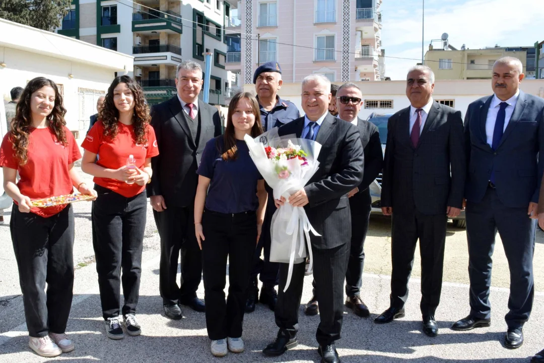 Ceyhan’da Nevruz Ateşi Yandı: Kaymakam Kurtyemez Ateşin Üzerinden Atladı!